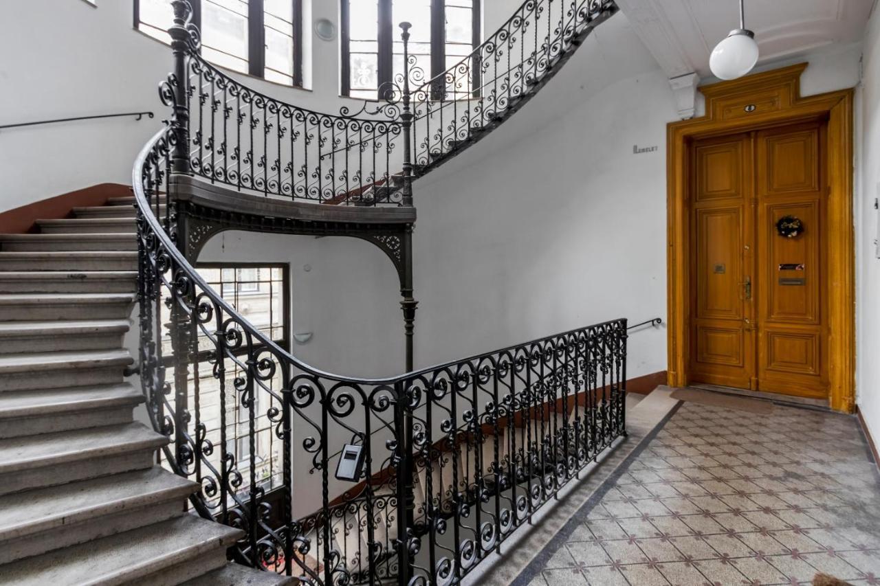 Rp1 Apartment Budapest Luaran gambar